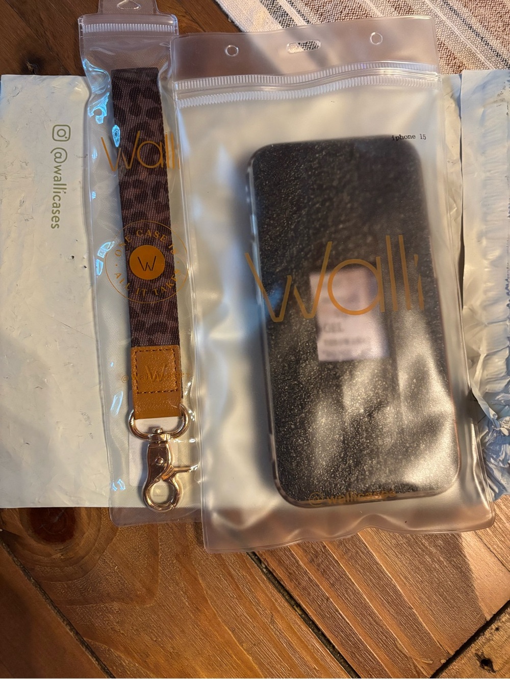 Walli Leopard Print Phone Case with Matching Lanyard - Picture 2 of 8